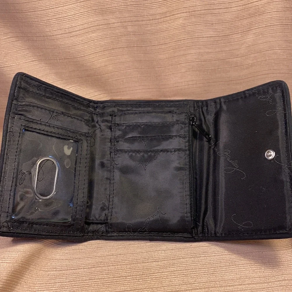 Vera Bradley almost NEW tri-fold wallet - Picture 9 of 16